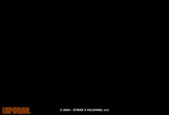 Просмотреть порнушку VIXEN Великолепные фигуристые подруги Violet Starr и Gal Ritchie Love делятся членом