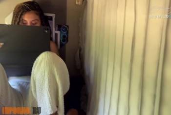 Смотреть ххх Beatrice Segreti è troppo arrapata e seduce un uomo in bus! Sesso pubblico amatoriale e rischioso